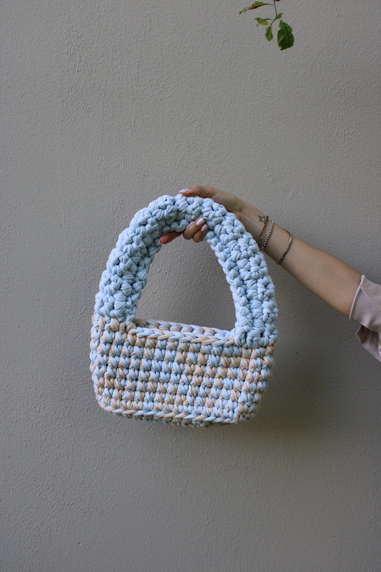 Frangipane crochet bag