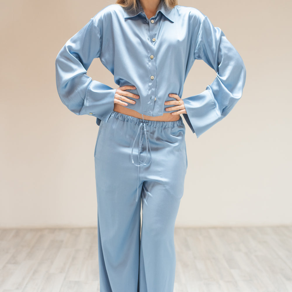 
                  
                    Completo pantalone e camicia donna color azzurro
                  
                